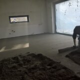 Rovnání betonu v podlaze
