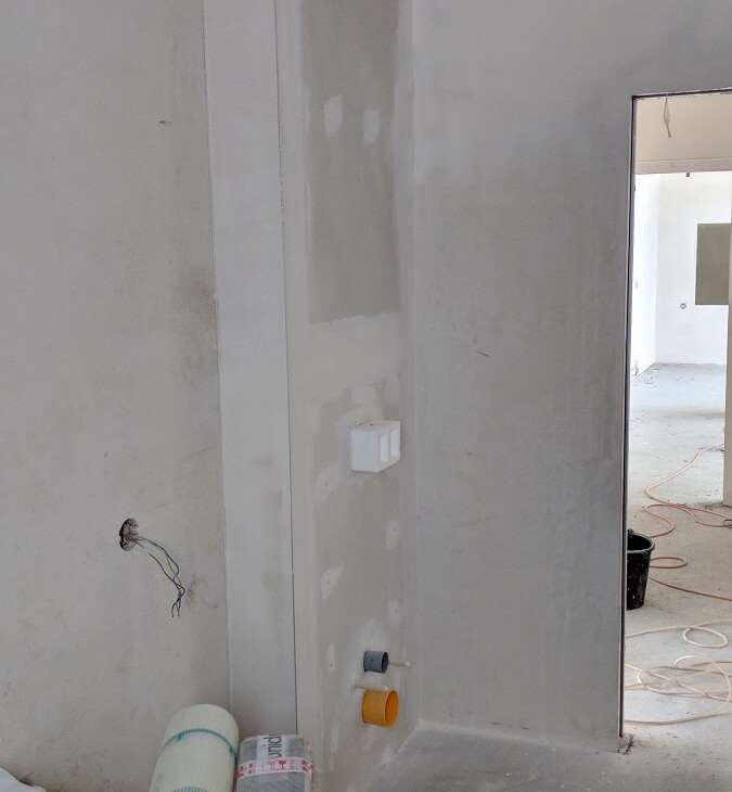 Podomítková nádrž WC obložená sádrovláknitou deskou Fermacell