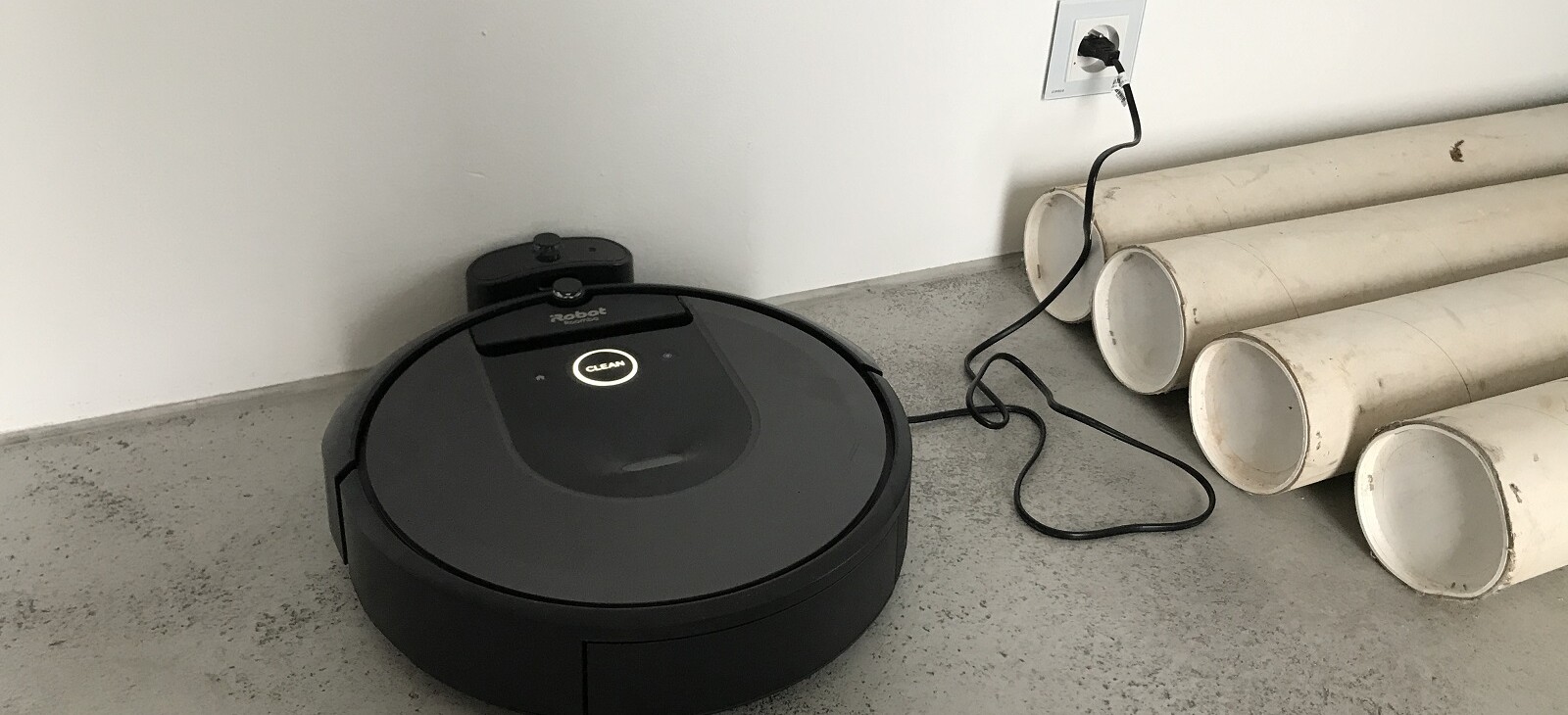 iRobot Roomba i7 v nabíjecí stanici