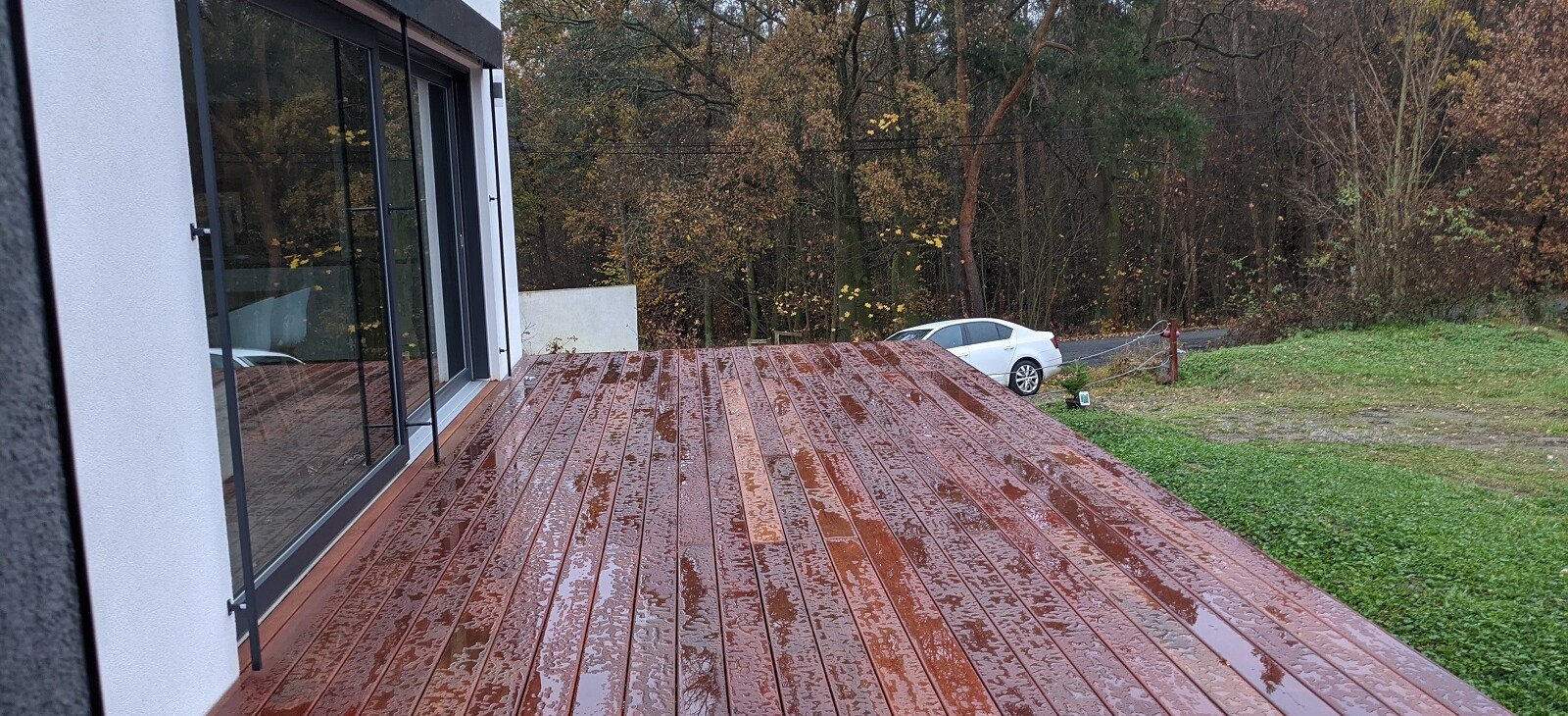 Natřená terasa olejem OSMO po dešti